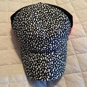 Lululemon trucker hat